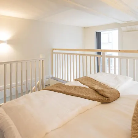Host & - Athenaeum House Apartment